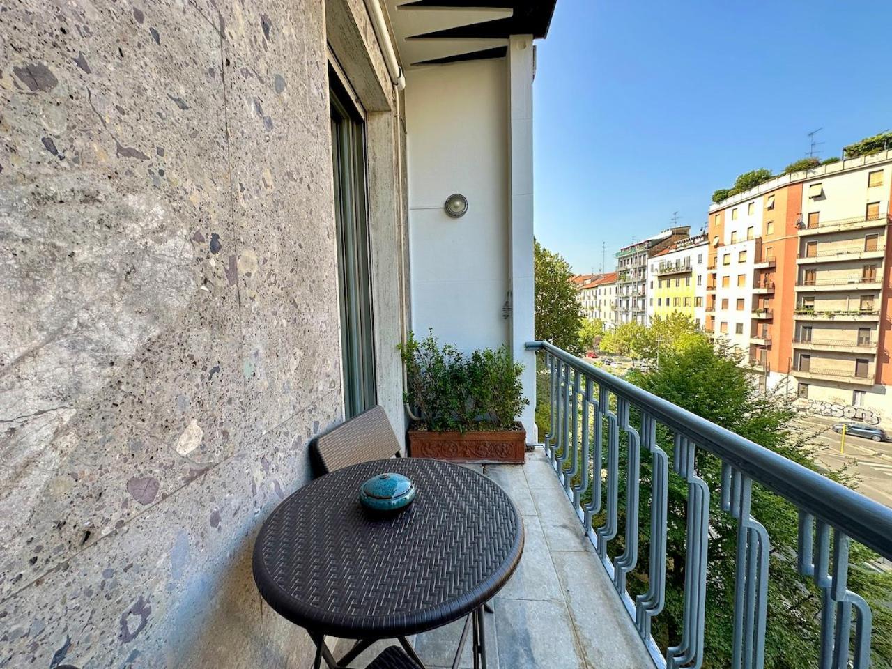 Lux Contemporary Flat - Porta Romana Milan Bagian luar foto